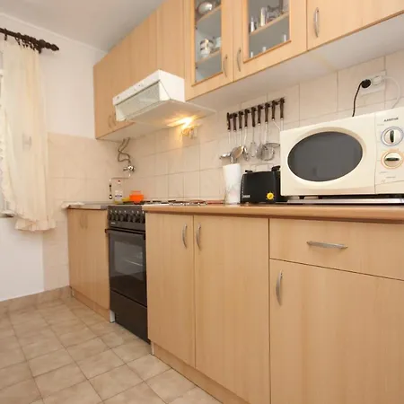 Apartment By The Sea - 2477 Vis